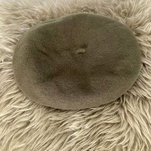 BERET.